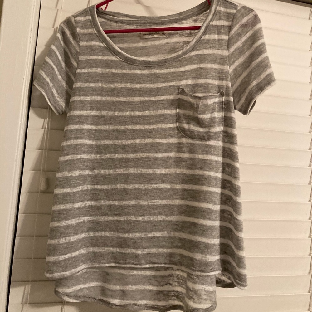 🔥 3 for $15 A&F shirt